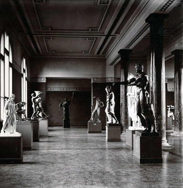 Attēls:Neimanis-Pilsetas makslas muzeja skulptzale.jpg