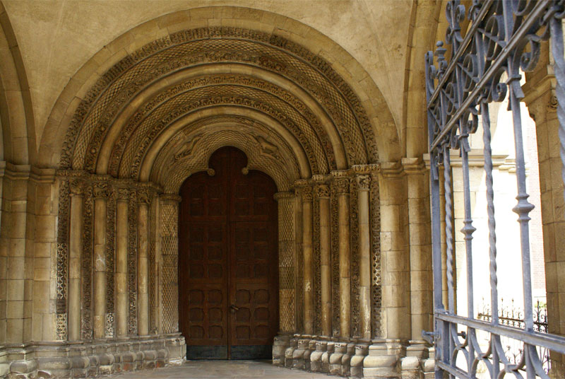 Attēls:Kelfelde-Sv.Jekaba baznicas portals.jpg