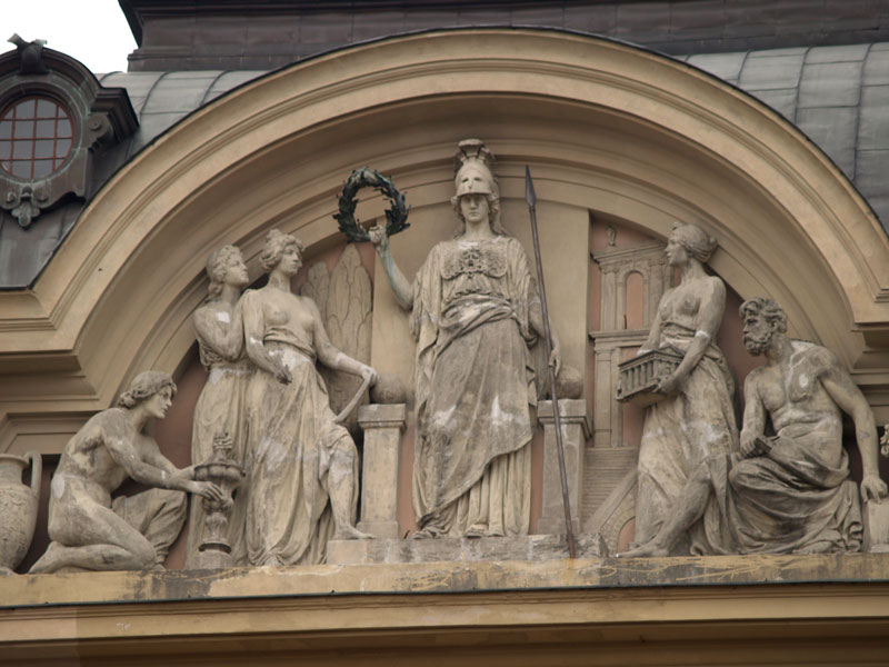 Attēls:Folcs Muzeja frontons.jpg