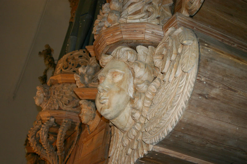 Attēls:Ugale Konsole engela galva.jpg