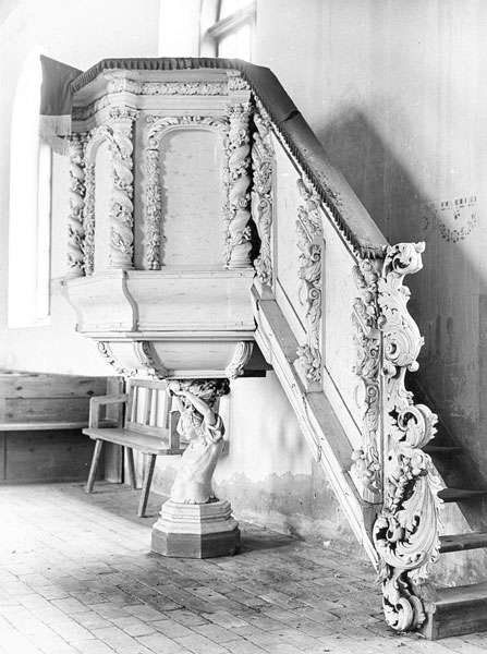 Attēls:Ventspils pils kapelas kancele.jpg