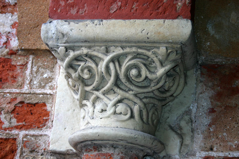 Attēls:Doms-Krusteja-Kapitelis-Piereinas stigu ornaments.jpg