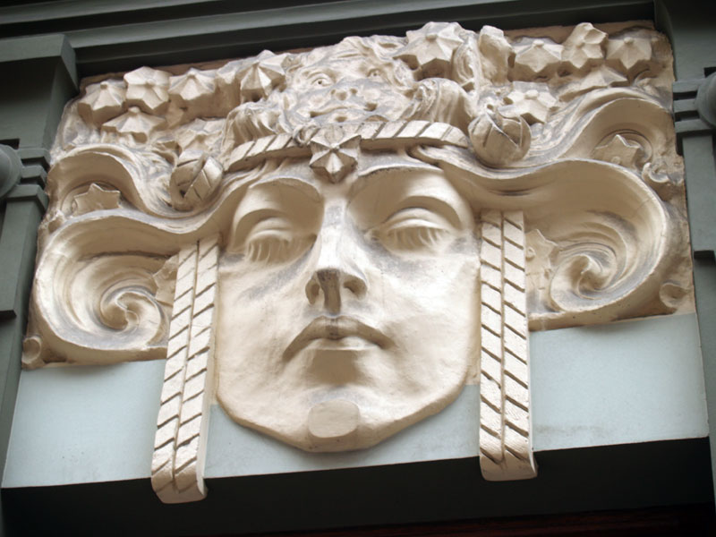 Attēls:Jugendstila maskarons Smilsu iela 8.jpg