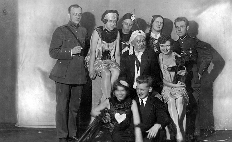 Attēls:Studentu balle-1928.jpg