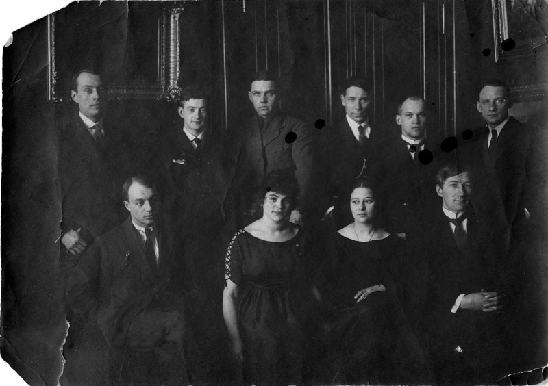 Attēls:Rigas Makslinieku grupa 1920.jpg