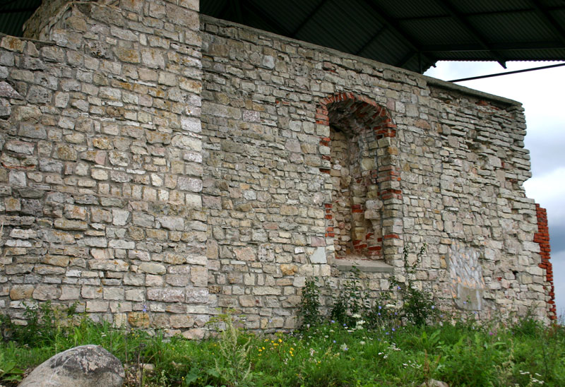 Attēls:Ikskiles drupas-D siena.jpg